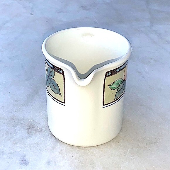 MIKASA INTAGLIO GARDEN HARVEST CREAMER CAC29 PEARS GRAPES 8 oz VINTAGE - Picture 3 of 5